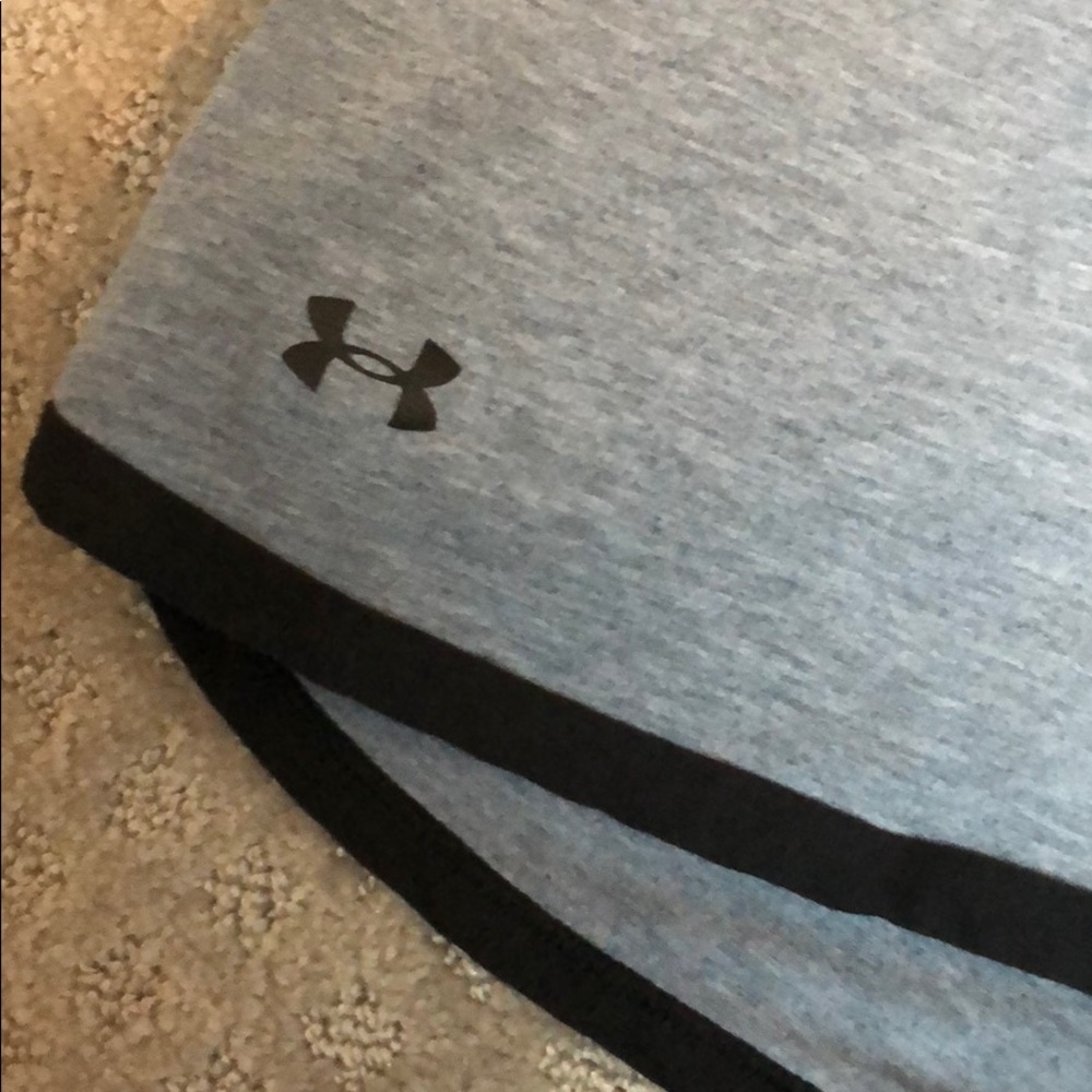 UNDER ARMOUR | Shorts - Picture 2 of 5